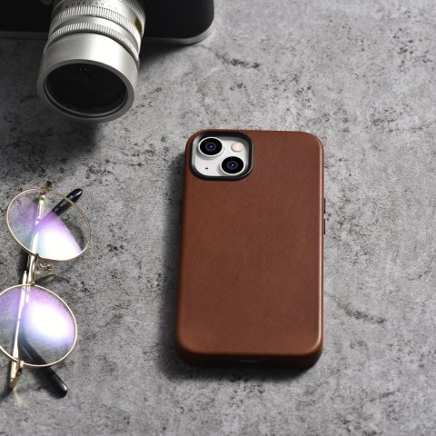 Skórzane etui iPhone 14 Plus magnetyczne z MagSafe Oil Wax Premium Leather Case brąz Skórzane etui iPhone 14 Plus magnetyczne z MagSafe Oil Wax Premium Leather Case brąz