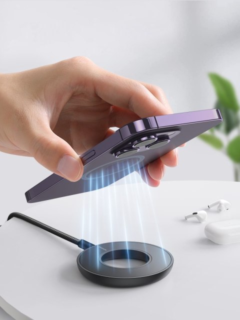 Bezprzewodowa ładowarka magnetyczna 15W z kablem USB / USB-C czarna Bezprzewodowa ładowarka magnetyczna 15W z kablem USB / USB-C czarna