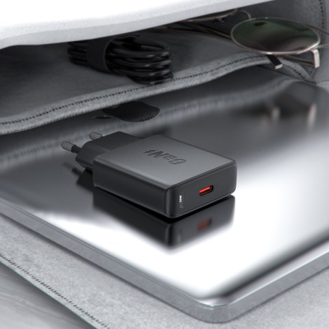 Mała płaska ładowarka sieciowa GaN PD 20W USB-C czarna Mała płaska ładowarka sieciowa GaN PD 20W USB-C czarna