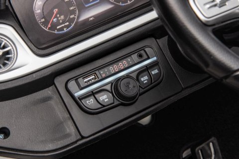 Auto Na Akumulator Mercedes G63 XXL Biały 4x4 Auto Na Akumulator Mercedes G63 XXL Biały 4x4