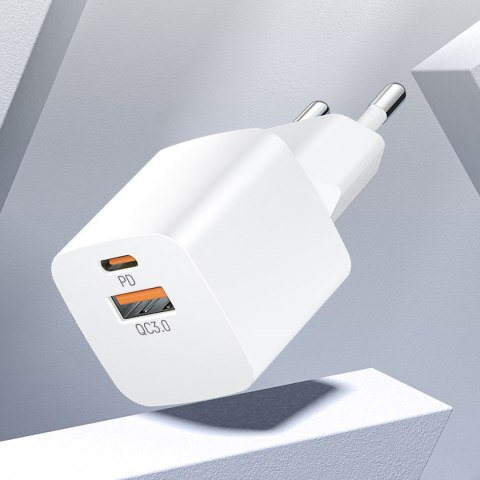 Ładowarka sieciowa PD QC 3.0 100-240V 20W USB-C USB-A biała Ładowarka sieciowa PD QC 3.0 100-240V 20W USB-C USB-A biała