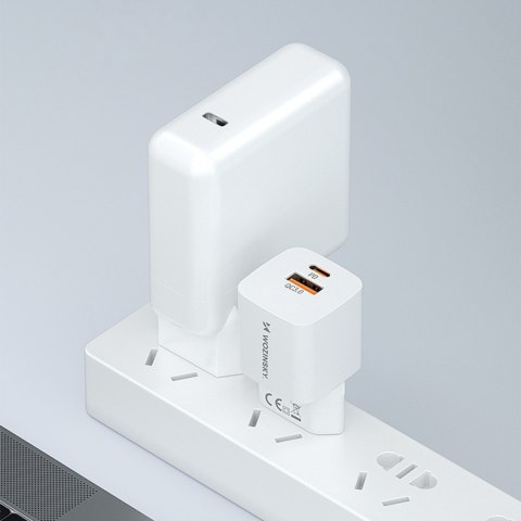 Ładowarka sieciowa PD QC 3.0 100-240V 20W USB-C USB-A biała Ładowarka sieciowa PD QC 3.0 100-240V 20W USB-C USB-A biała