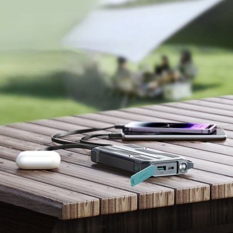 Pancerny powerbank 10000mAh outdoor z kablami USB-C microUSB Lightning i latarką - czarny Pancerny powerbank 10000mAh outdoor z kablami USB-C microUSB Lightning i latarką - czarny