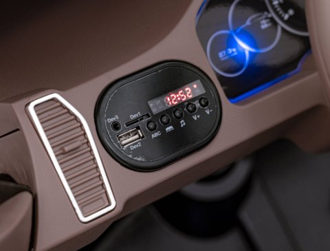 Porsche Cayenne S na akumulator dla dzieci Lakier Czarny + Pilot + Wolny START + EVA + Audio LED Porsche Cayenne S na akumulator dla dzieci Lakier Czarny + Pilot + Wolny START + EVA + Audio LED