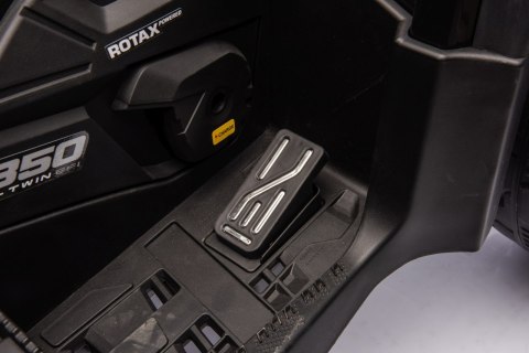 Quad Can Am Outlander ATV z Pilotem Czarny Quad Can Am Outlander ATV z Pilotem Czarny