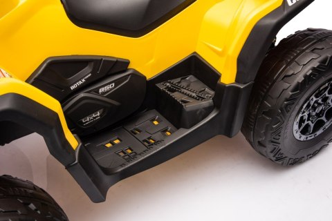 Quad Can Am Outlander ATV z Pilotem Żółty Quad Can Am Outlander ATV z Pilotem Żółty