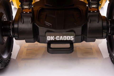 Quad Can Am Outlander ATV z Pilotem Żółty Quad Can Am Outlander ATV z Pilotem Żółty