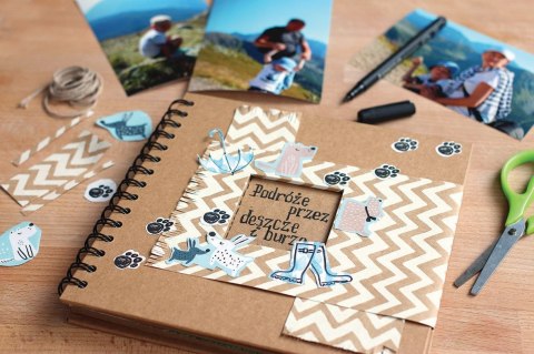 Album na spirali z okienkiem 20x20cm 30 ark brązowe eco 180g/m2 Album na spirali z okienkiem 20x20cm 30 ark brązowe eco 180g/m2