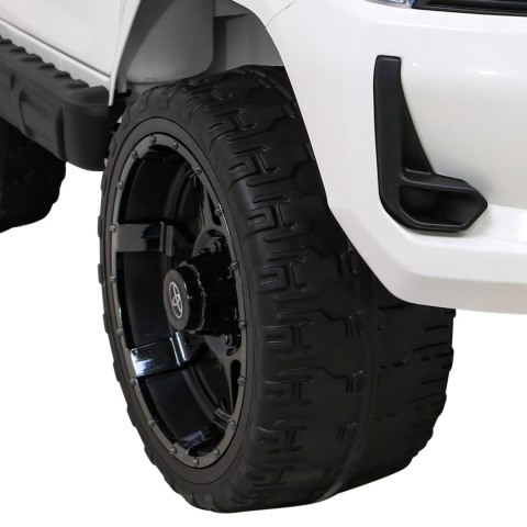 Toyota Hilux na akumulator dla dzieci Biały + Napęd 4x4 + Pilot + 2 bagażniki + Radio MP3 + LED Toyota Hilux na akumulator dla dzieci Biały + Napęd 4x4 + Pilot + 2 bagażniki + Radio MP3 + LED