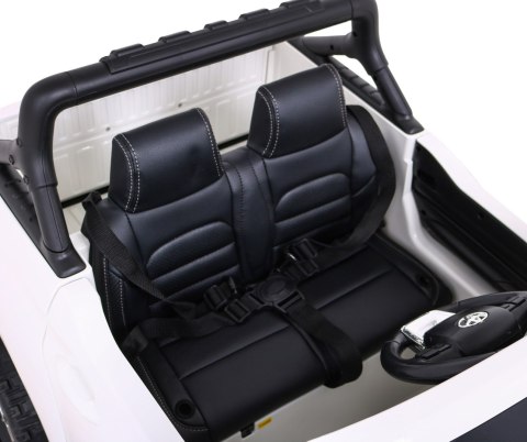Toyota Hilux na akumulator dla dzieci Biały + Napęd 4x4 + Pilot + 2 bagażniki + Radio MP3 + LED Toyota Hilux na akumulator dla dzieci Biały + Napęd 4x4 + Pilot + 2 bagażniki + Radio MP3 + LED