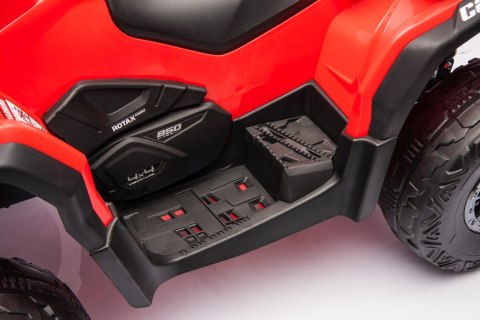 Quad Can Am Outlander ATV z Pilotem Czerwony Quad Can Am Outlander ATV z Pilotem Czerwony