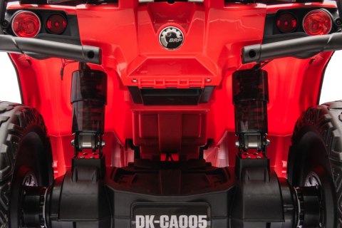 Quad Can Am Outlander ATV z Pilotem Czerwony Quad Can Am Outlander ATV z Pilotem Czerwony