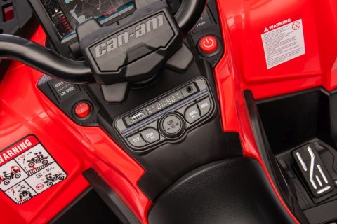 Quad Can Am Outlander ATV z Pilotem Czerwony Quad Can Am Outlander ATV z Pilotem Czerwony