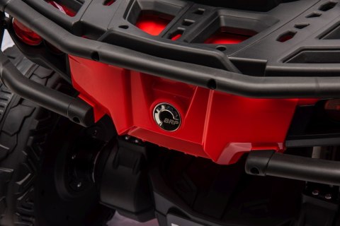 Quad Can Am Outlander ATV z Pilotem Czerwony Quad Can Am Outlander ATV z Pilotem Czerwony