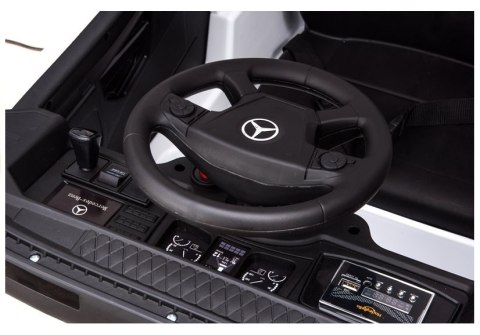 AUTO NA AKUMULATOR MERCEDES ACTROS CZARNY AUTO NA AKUMULATOR MERCEDES ACTROS CZARNY