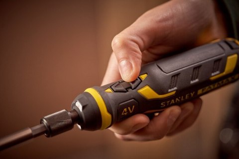 WKRĘTAK AKUMULATOROWY 4V Z ŁADOWARKĄ I BITAMI FATMAX WKRĘTAK AKUMULATOROWY 4V Z ŁADOWARKĄ I BITAMI FATMAX