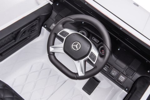 AUTO NA AKUMULATOR MERCEDES BENZ G63 6X6 BIAŁY AUTO NA AKUMULATOR MERCEDES BENZ G63 6X6 BIAŁY