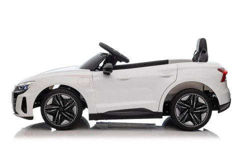AUTO NA AKUMULATOR AUDI E- TRON GT QLS-6888 BIAŁE AUTO NA AKUMULATOR AUDI E- TRON GT QLS-6888 BIAŁE