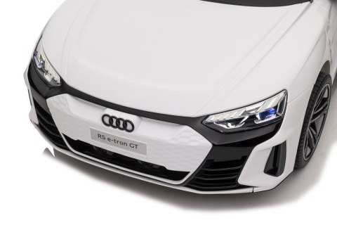 AUTO NA AKUMULATOR AUDI E- TRON GT QLS-6888 BIAŁE AUTO NA AKUMULATOR AUDI E- TRON GT QLS-6888 BIAŁE