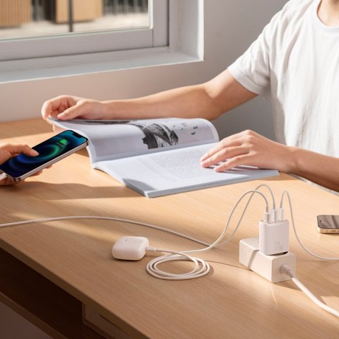 Ładowarka sieciowa Compact 3x USB 17W biały Ładowarka sieciowa Compact 3x USB 17W biały