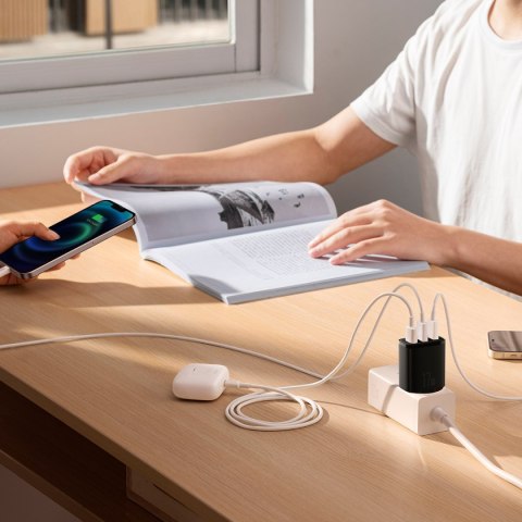Ładowarka sieciowa Compact 3x USB 17W czarny Ładowarka sieciowa Compact 3x USB 17W czarny