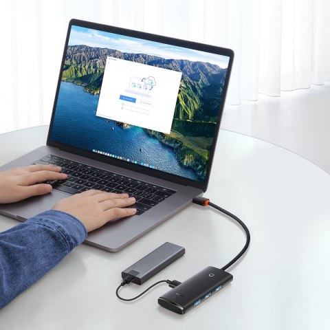 Rozdzielacz HUB 4-Portowy Lite Series USB-A do 4x USB-A 3.0 przewód 25cm - czarny Rozdzielacz HUB 4-Portowy Lite Series USB-A do 4x USB-A 3.0 przewód 25cm - czarny