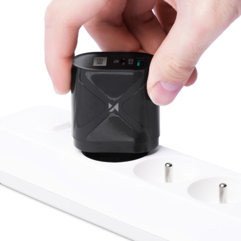 Mała ładowarka GaN 65W z portami USB USB-C QC3.0 PD szybkie ładowanie czarna Mała ładowarka GaN 65W z portami USB USB-C QC3.0 PD szybkie ładowanie czarna