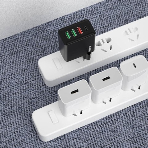 Szybka ładowarka sieciowa 3x USB + 1x USB-C 20W PD QC 3.0 biały Szybka ładowarka sieciowa 3x USB + 1x USB-C 20W PD QC 3.0 biały
