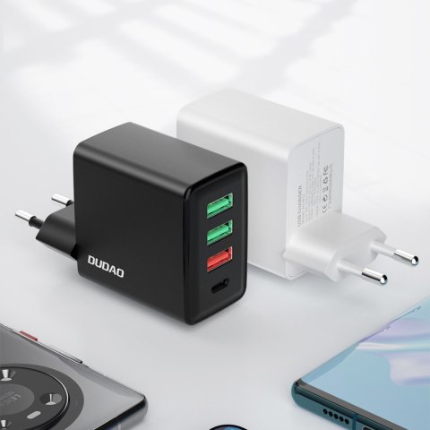 Szybka ładowarka sieciowa 3x USB + 1x USB-C 20W PD QC 3.0 czarny Szybka ładowarka sieciowa 3x USB + 1x USB-C 20W PD QC 3.0 czarny