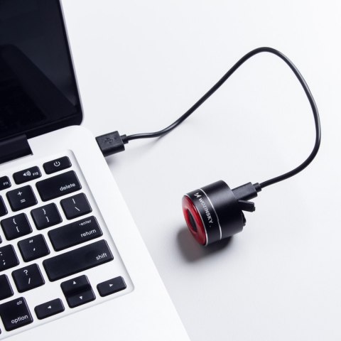 Lampka rowerowa tylna LED USB-C czerwone światło sensor STOP czarna Lampka rowerowa tylna LED USB-C czerwone światło sensor STOP czarna