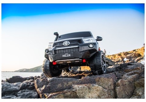Auto na Akumulator Toyota Hilux Czarny Lakierowany Auto na Akumulator Toyota Hilux Czarny Lakierowany