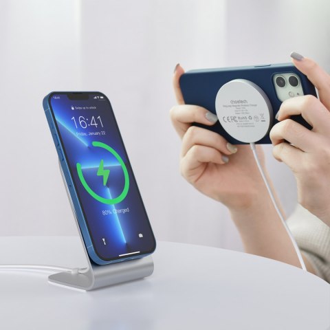 Ładowarka indukcyjna 15W Qi z MagSafe + stojak magnetyczny na telefon - biała Ładowarka indukcyjna 15W Qi z MagSafe + stojak magnetyczny na telefon - biała
