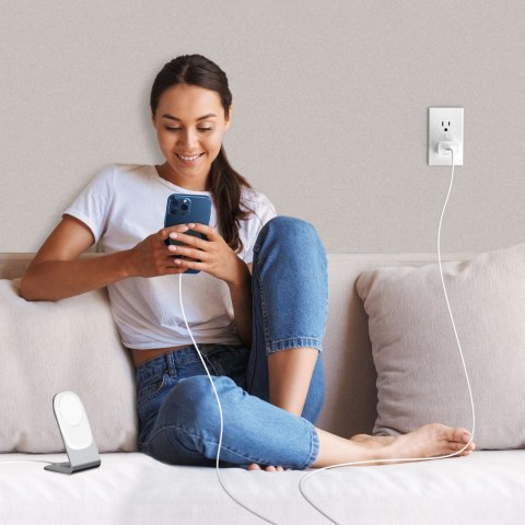 Ładowarka indukcyjna 15W Qi z MagSafe + stojak magnetyczny na telefon - biała Ładowarka indukcyjna 15W Qi z MagSafe + stojak magnetyczny na telefon - biała